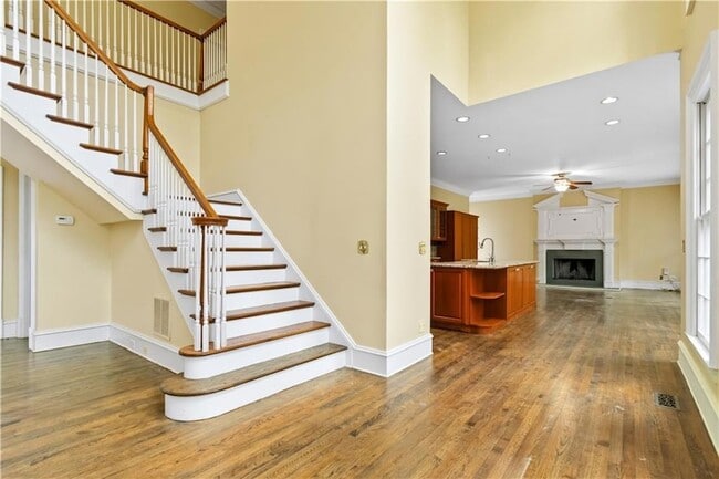 Building Photo - 430 W Wesley Rd NW