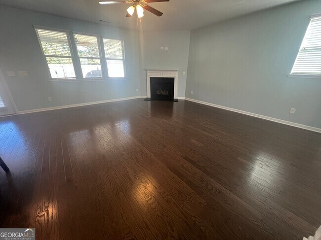 Building Photo - 165 Craines View