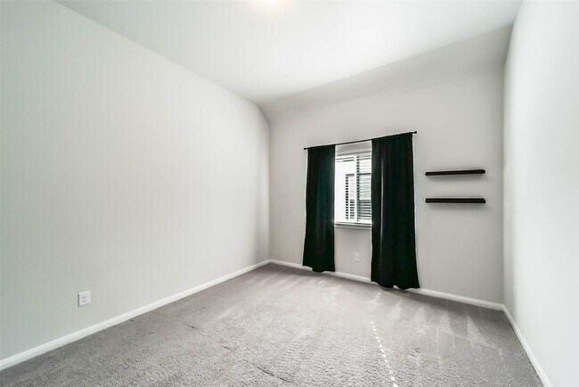 Building Photo - 13030 Laura Lake Dr