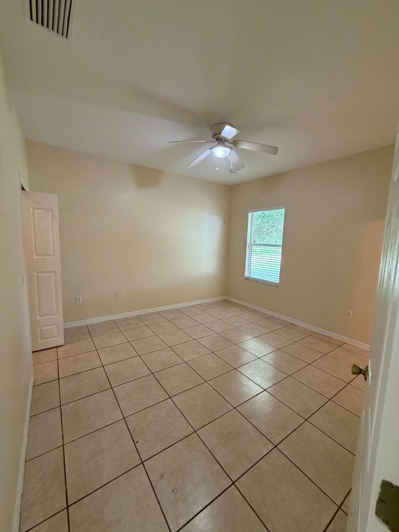 Building Photo - COMING SOON!!! Charming 3/2/2 car garage home in North Port