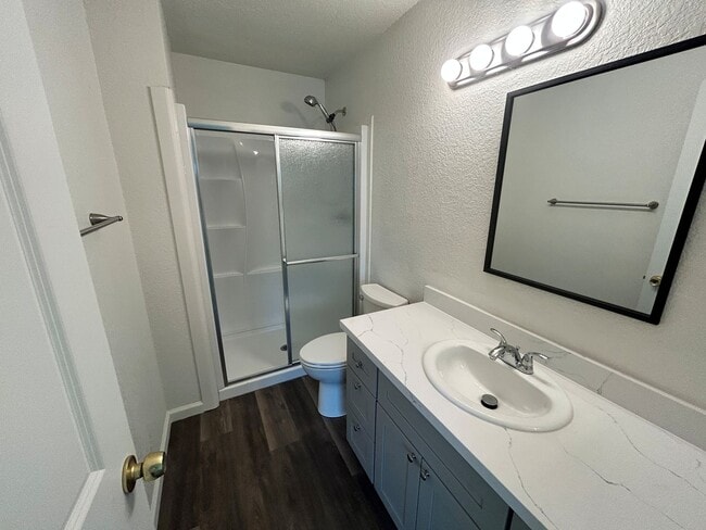 Building Photo - Updated 3 Bedroom 2 Bathroom Home in Woodland