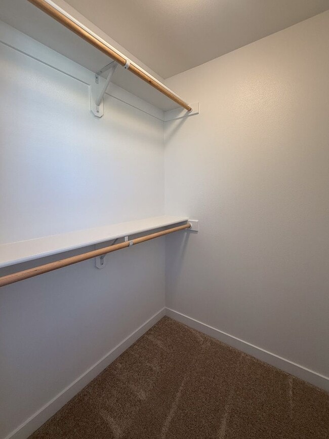 Building Photo - 352 SE Shetterly Dr