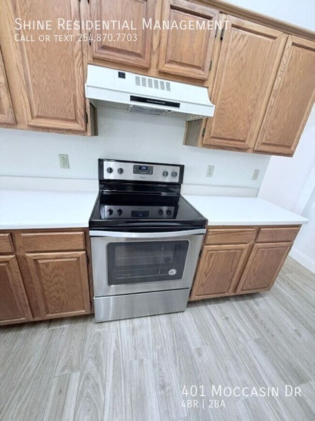 Building Photo - 401 Moccasin Dr