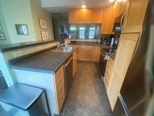 Building Photo - Beautiful Townhouse in White River Junction  (CURRENTLY UNDER CONTRACT)