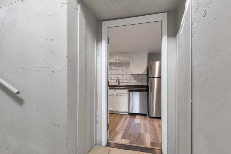 Building Photo - 1617 10th Ave