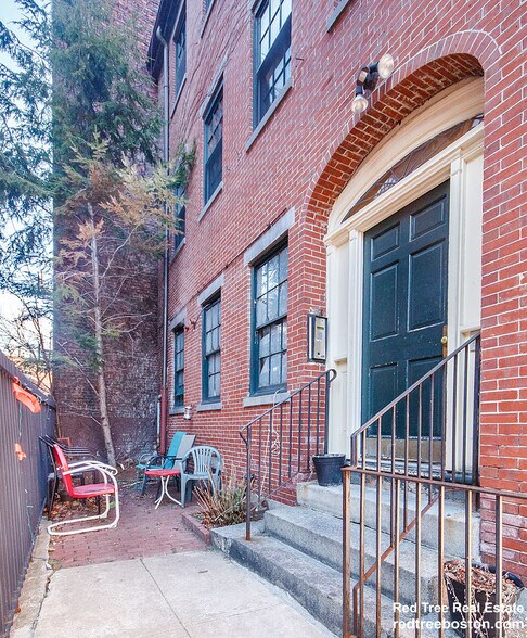 Building Photo - 61 Anderson St