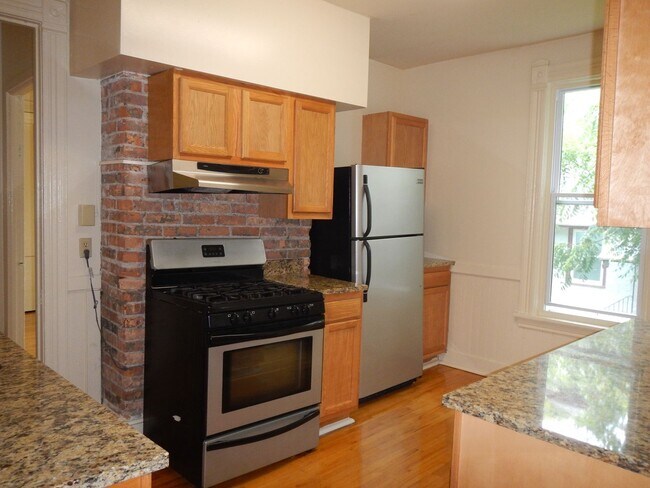Building Photo - Newly Renovated 1st Floor Apartment with G...