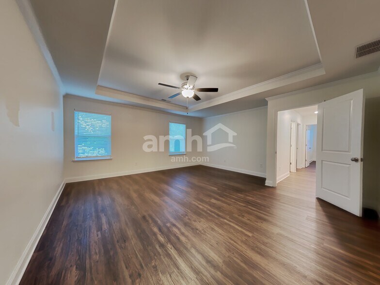 Building Photo - 1328 Mount Logan Dr