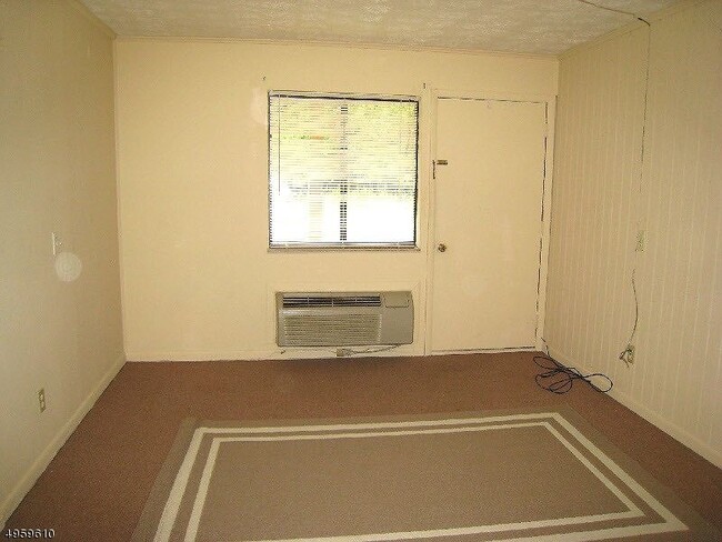 Building Photo - 207 Old Chimney Ridge Rd