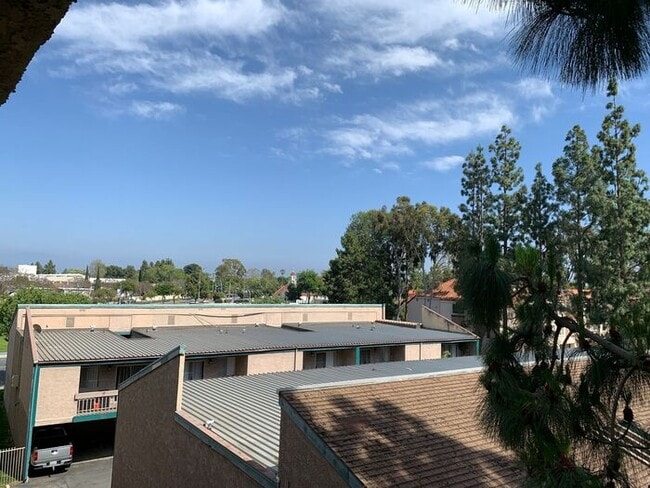 Building Photo - GREAT & SPACIOUS 2BD 2BA FOR LEASE!