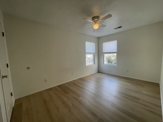 Building Photo - 5323 Red Mesa Ave SW