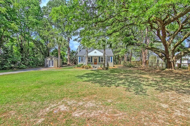 Building Photo - 1724 Pearlott St