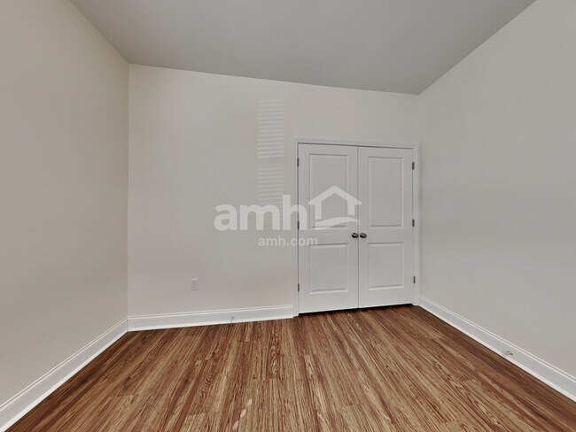 Building Photo - 227 Swan Dr