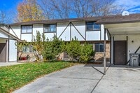 Building Photo - 2 Bedroom 1.5 Bathroom 4 plex