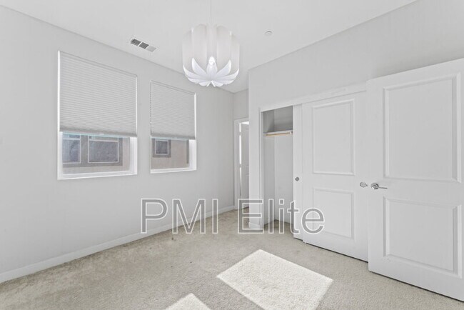 Building Photo - 26912 W Winding Trail Ct