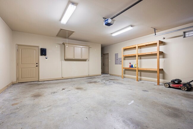 Building Photo - 3805 Kangaroo Ct