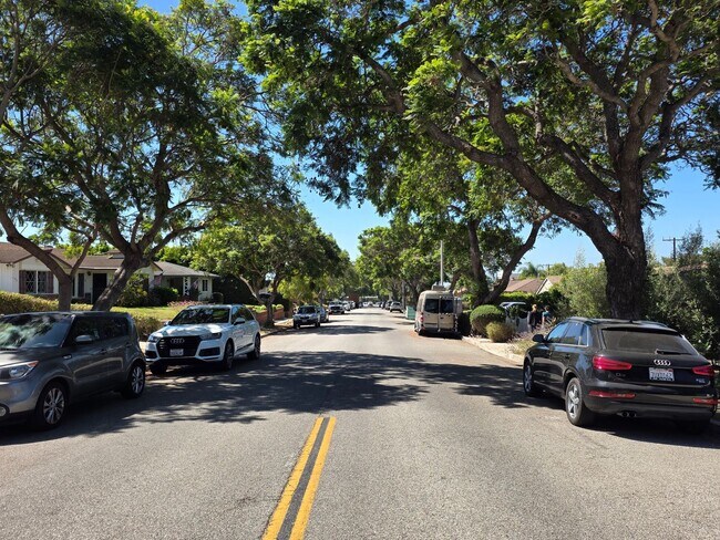 Building Photo - 4+2 Single Family home on desirable Ventura street Near Hospital