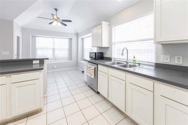 Building Photo - 2405 Pinehurst Ct