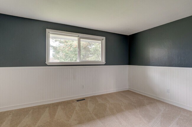 Building Photo - Beautifully Updated 3-Bedroom Home with Large Fenced Yard