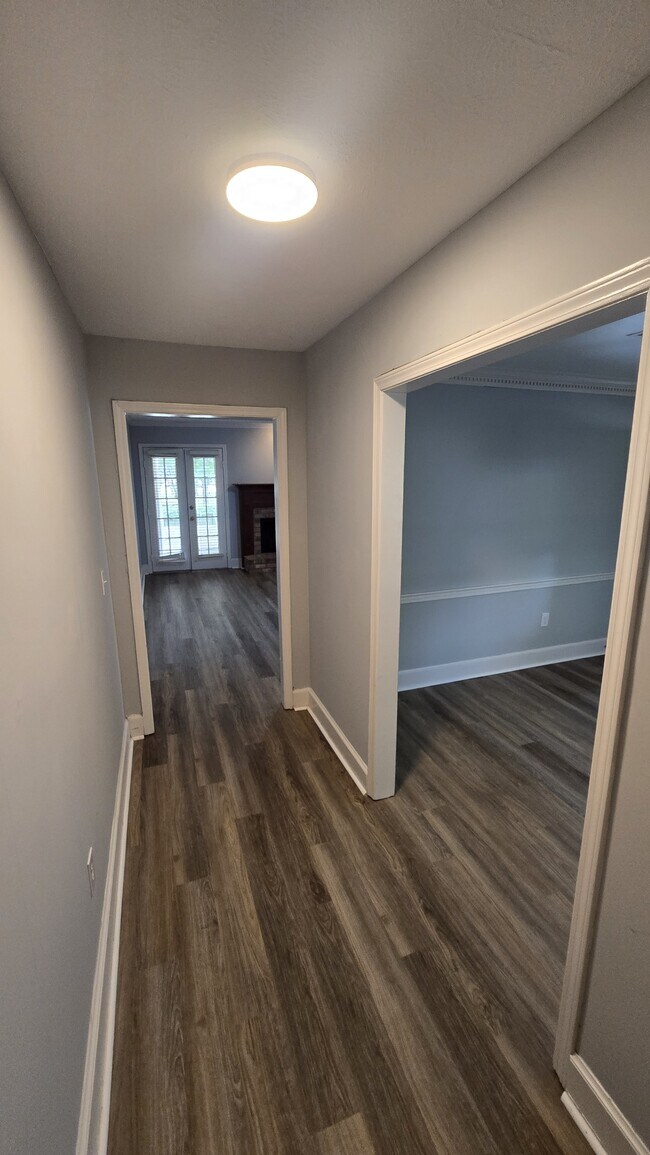 Building Photo - 405 Brentwood Dr