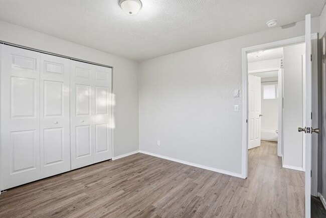 Building Photo - 1334 W Garland Ave