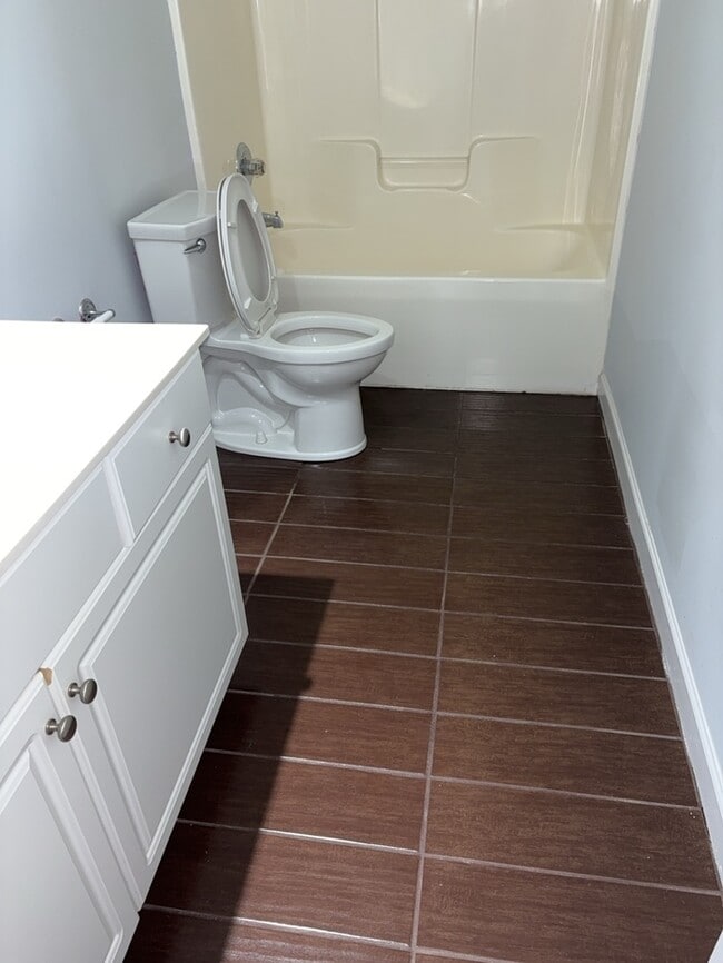 Building Photo - 3 Bedroom 2 Bathroom