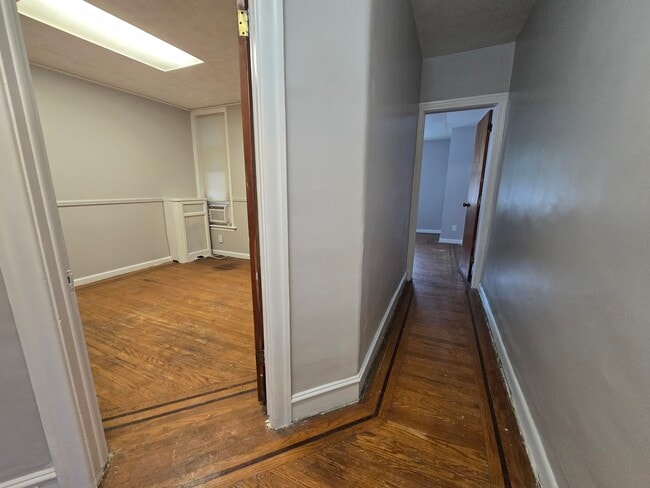 Building Photo - 1353 Dyre St