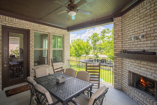 Building Photo - 2024 Albatross Way