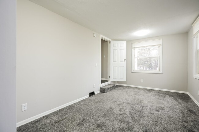 Building Photo - 226 E Fairview Ave