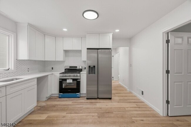 Building Photo - 363 2nd Ave
