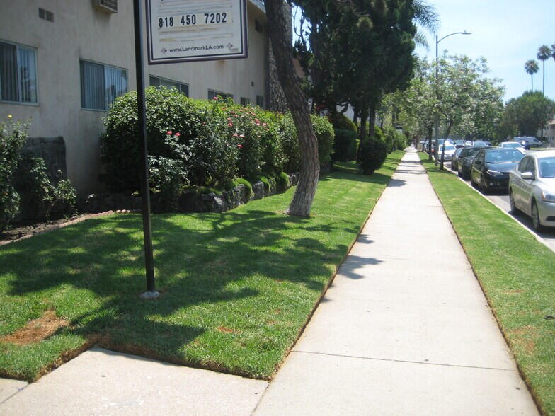 FRONT OF BUILDING - 5150 Woodman Ave