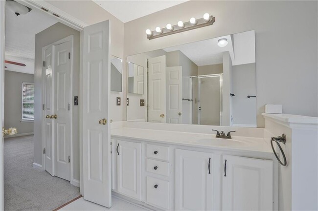 Building Photo - 4910 Lakebrooke Run