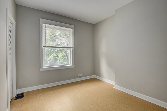 Building Photo - 3036 Urwiler Ave