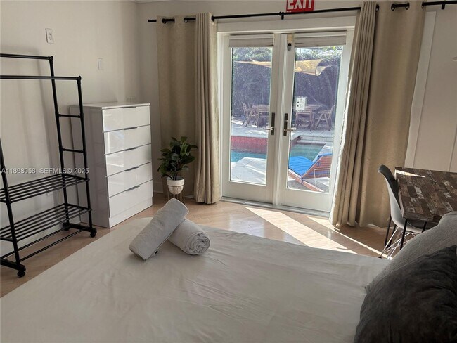 Building Photo - 1410 Polk St