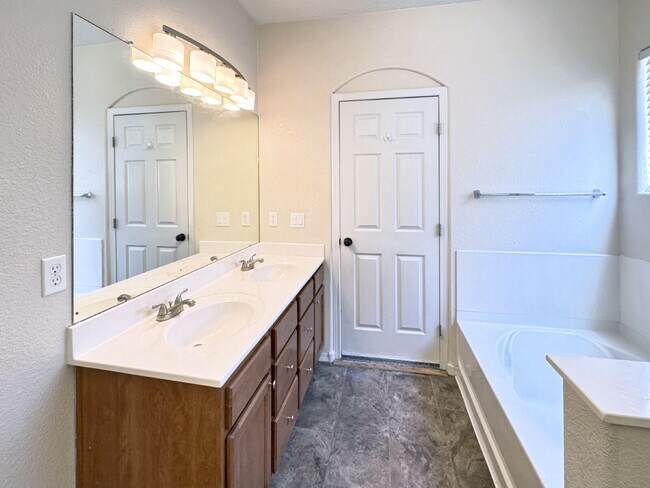 Building Photo - Stunning Cabezon Area Home!