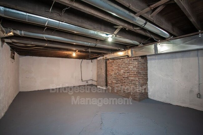 Building Photo - 511 Oak St