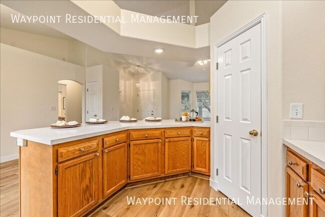 Building Photo - 1095 N Marsh Hawk Pl