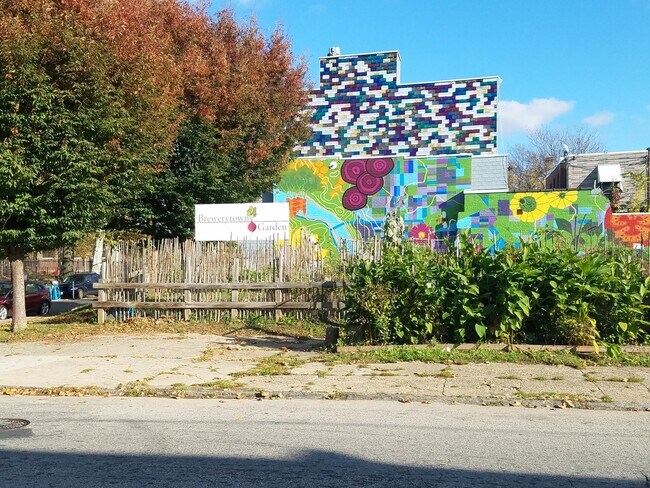 Building Photo - 1346 N 27th St