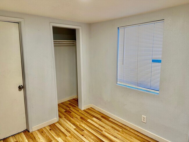 Building Photo - 1220 Academy Ave