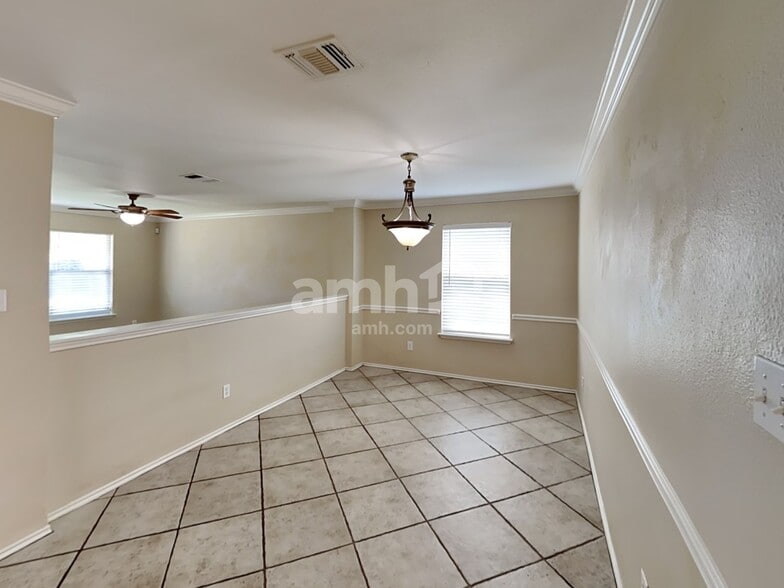 Building Photo - 10711 N Shaenridge