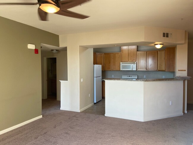 Building Photo - Gated 2 Bdrm, 2 Bath Condo in Folsom Madro...