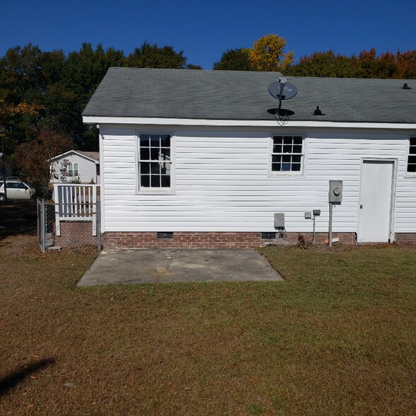 Building Photo - 119 Meadow Wood Dr