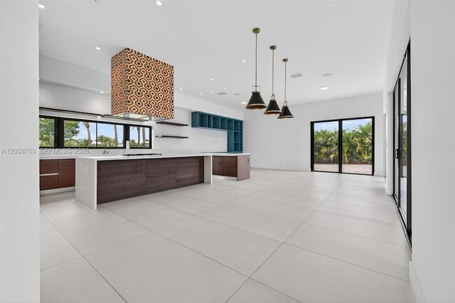Building Photo - 16709 Botaniko Dr N