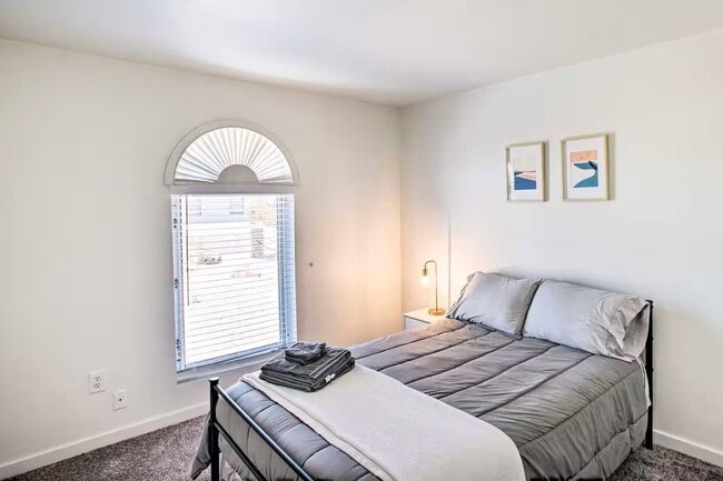 Building Photo - 1233 E Marny Rd