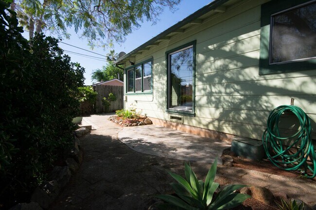Building Photo - N. CITRUS AVE 318-320