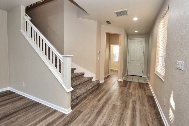 Building Photo - Beautiful 4 Bed 3 full bath Natomas Home!!