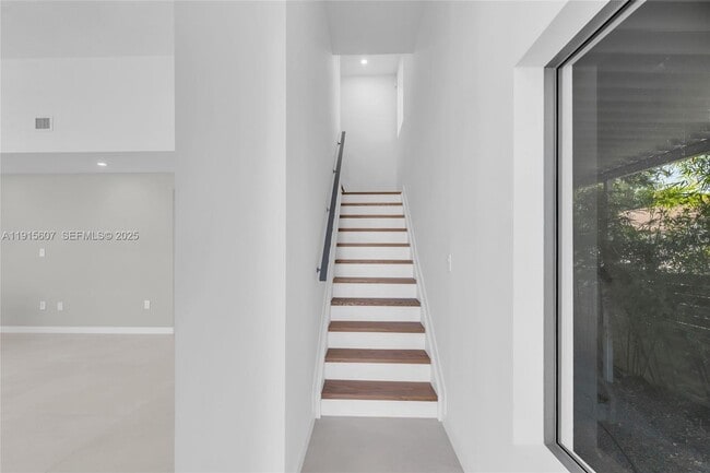 Building Photo - 3604 Day Ave