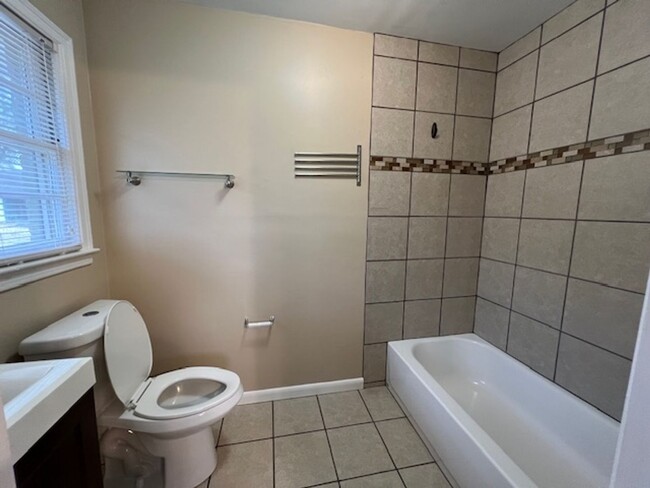 Building Photo - 3 Bedroom/2 Bath Home in Valdosta