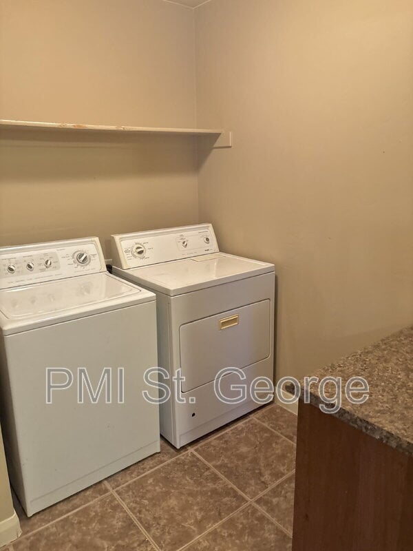 Building Photo - 340 1425 N St