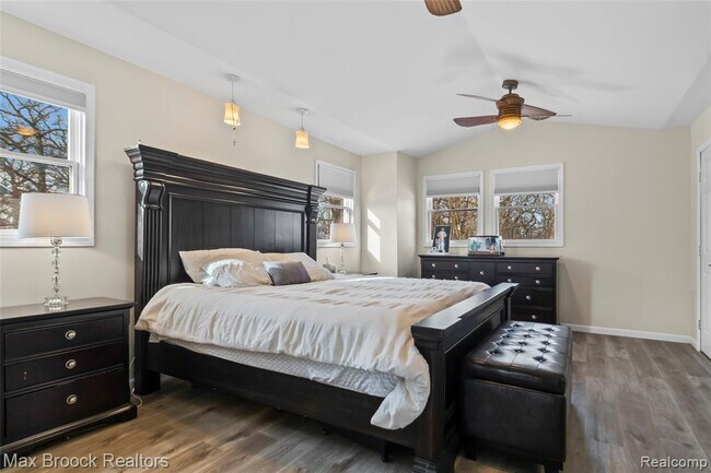 Building Photo - 3020 Grove St